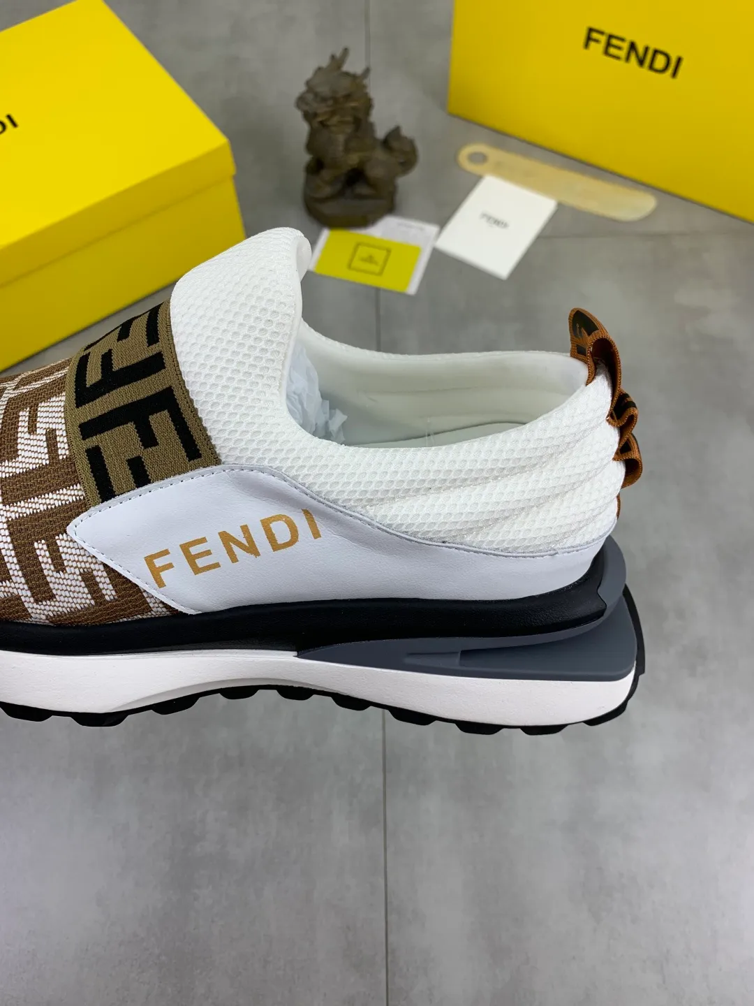 ​Men's shoes 💰P440 💰【New】Little monster 🆘 New FENDI 🕶️🕶️Simple routing effect, showing an elegant and cool driving shoe 🎬Using imported calfskin + first-layer pigskin lining🐂Excellent material🎬Detailed workmanship 🤗Comfortable foot feel➰➰. ​Pair it with any outfit to show your taste and temperament, low-key luxury ♻️Design ​simple and elegant ​noble and fashionable 🍃​Very loved and favored by trendy men 💓❤️size: 38-44 (45 customized) 3️⃣colors available